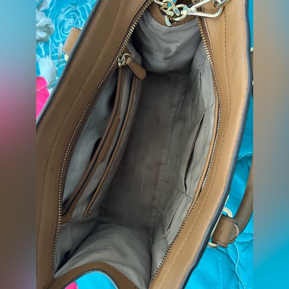 Michael Kors Tote 👜 - Picture 8 of 8